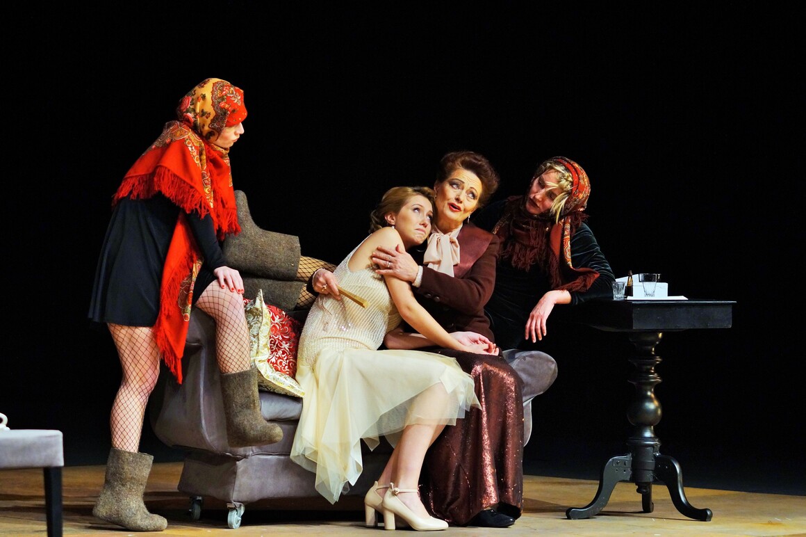 На всякого мудреца довольно простоты – афиша