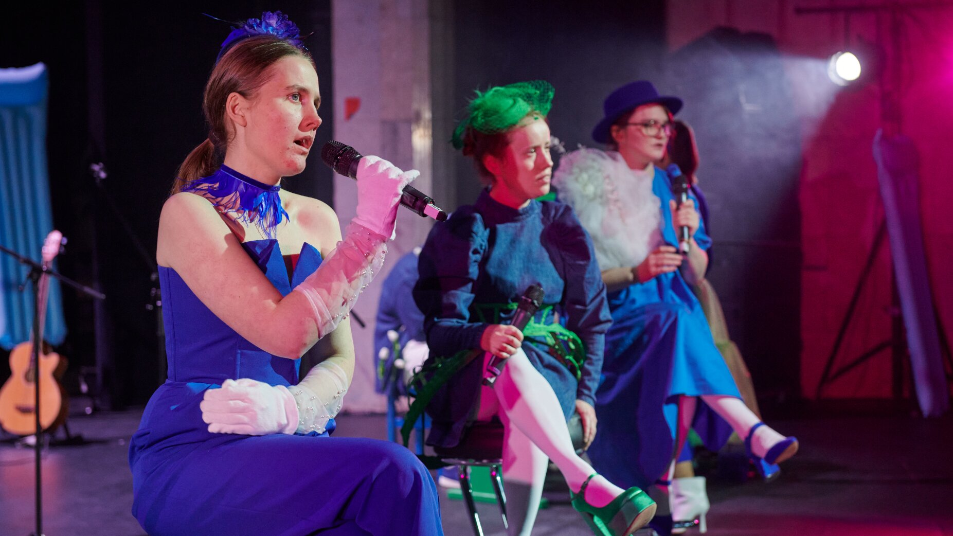 Абсурд и романтика – афиша