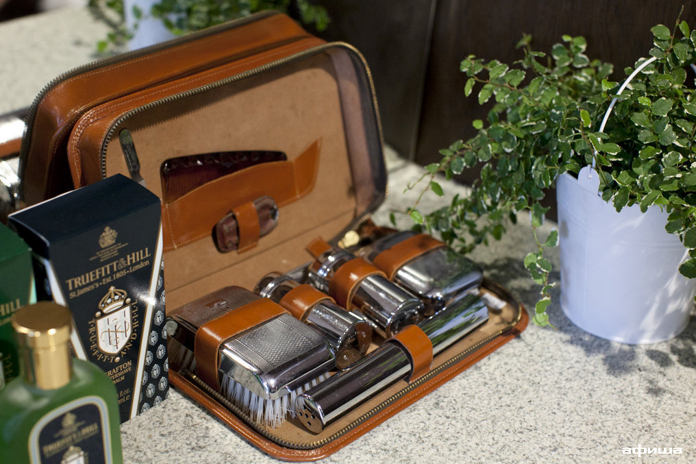 Mr. Right – афиша