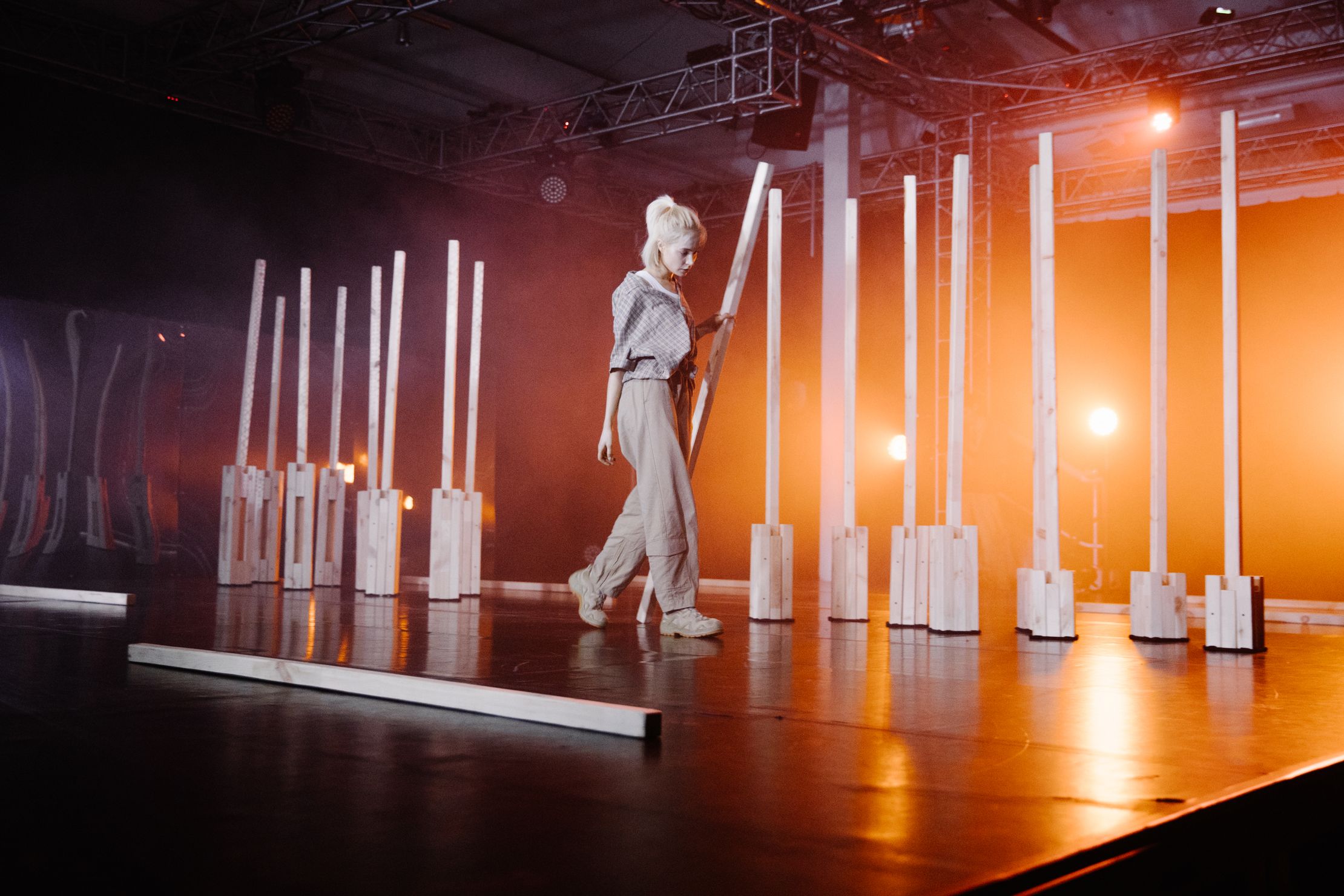 Плотник – афиша