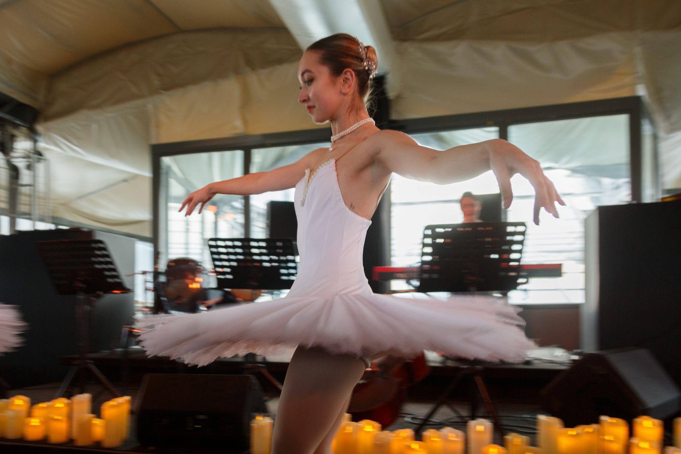 «Чайковский при свечах»: Рождественский концерт музыки и балета на панорамной крыше! – афиша