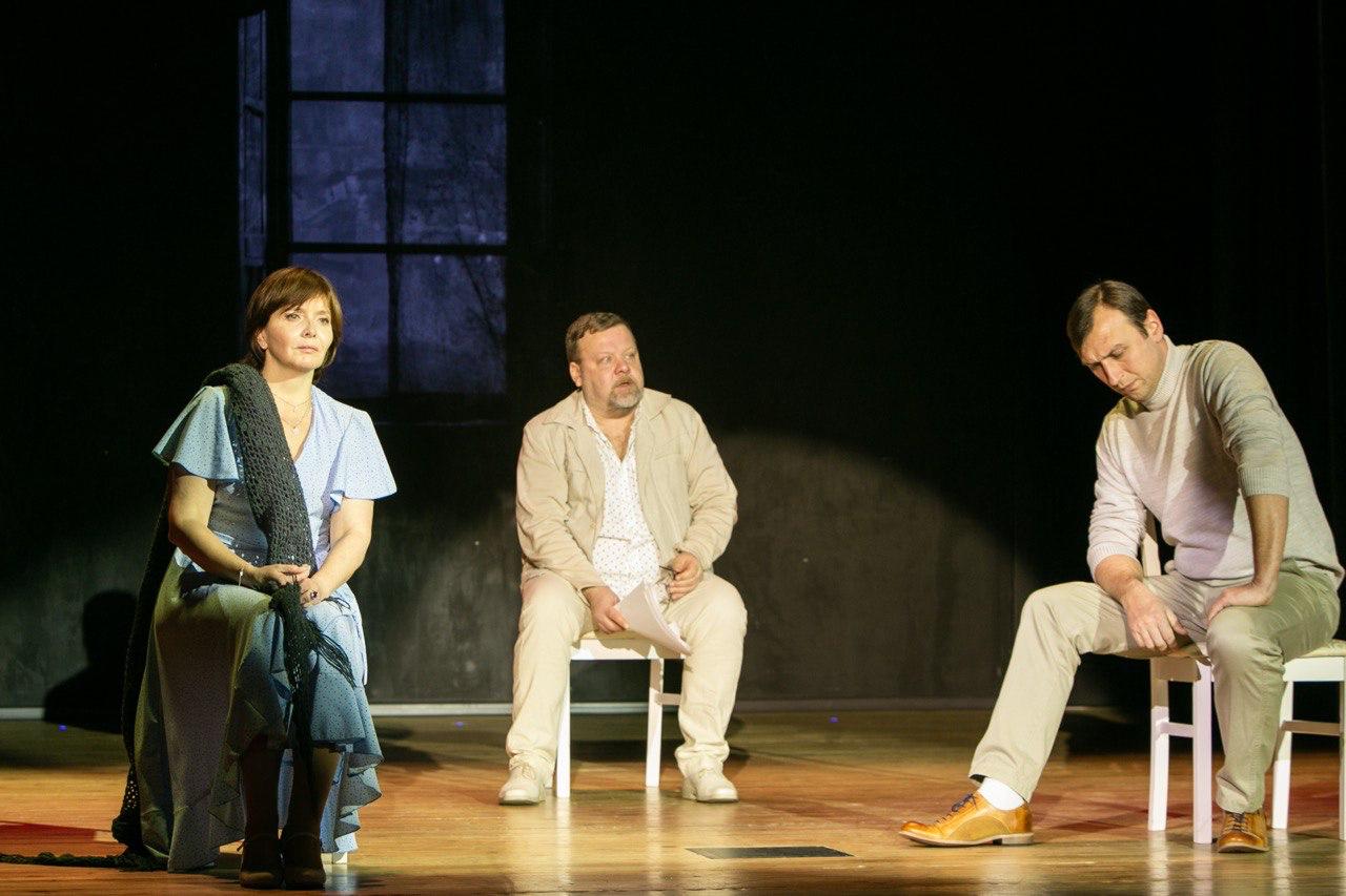 Двое видят двух – афиша