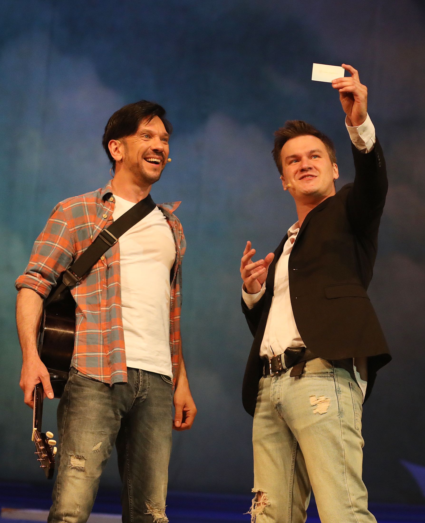 Босоногий мальчик – афиша