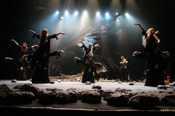 Когда падают горы – афиша