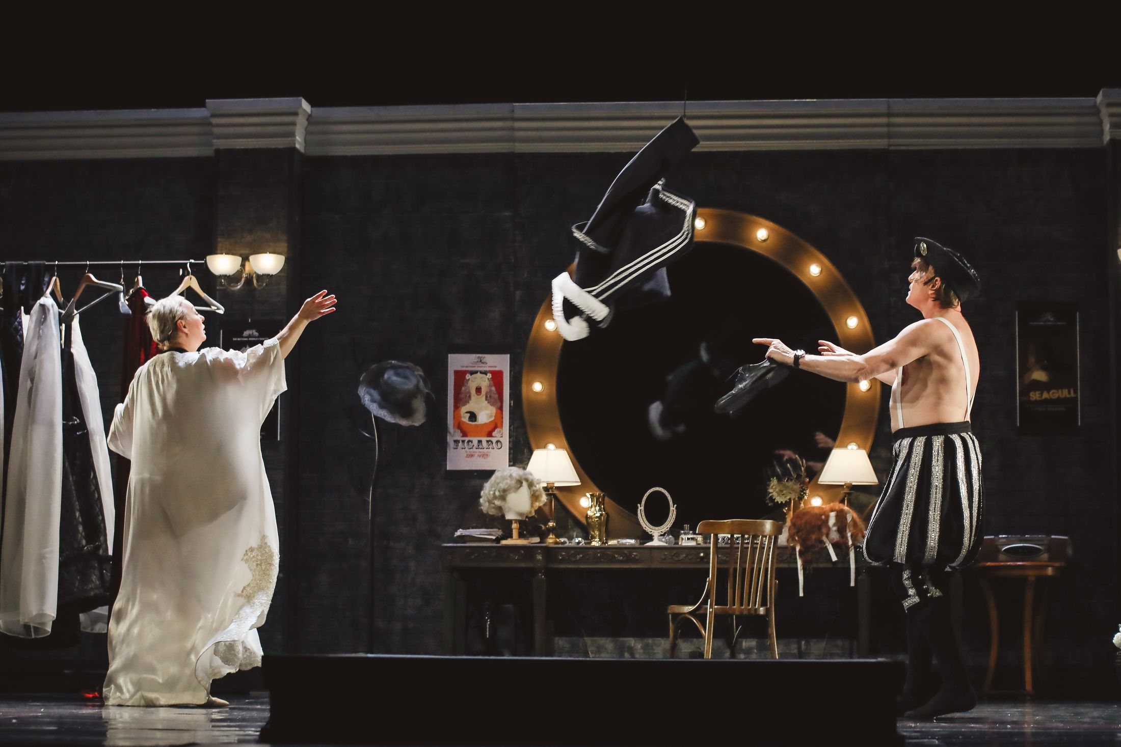 Актриса – афиша