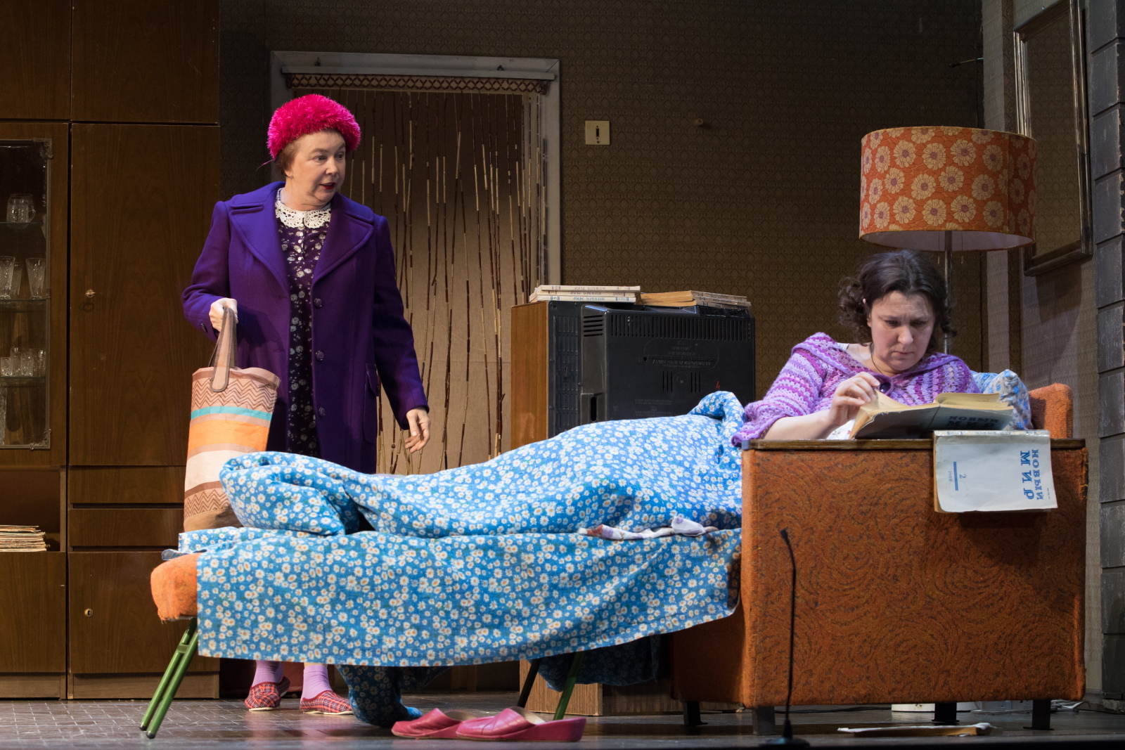 Под одной крышей – афиша