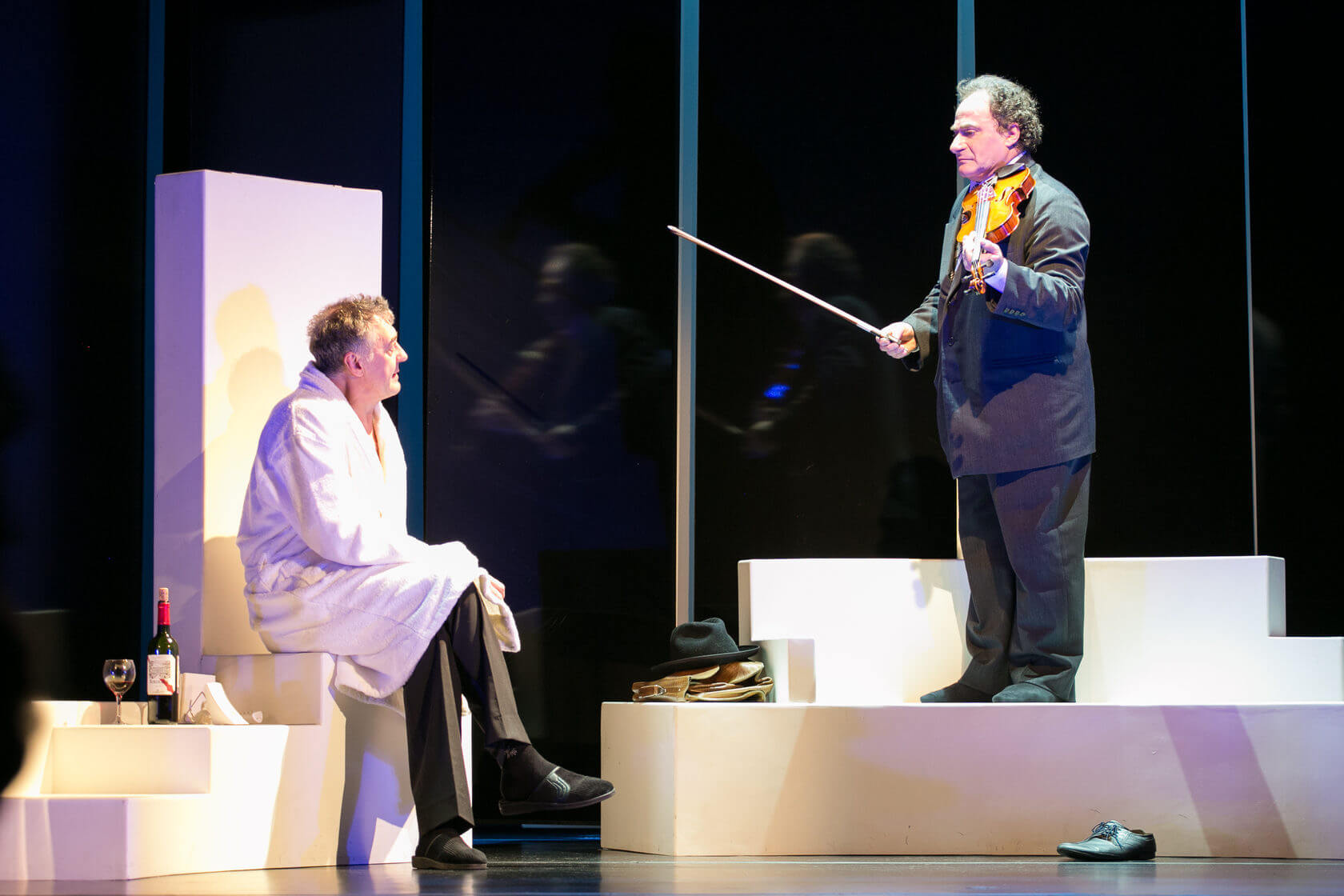 Фальшивая нота – афиша