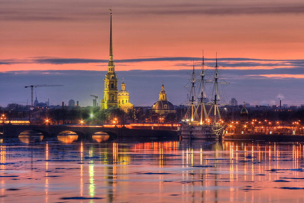 Ретроволна из Ленинграда в Петербург. Прогулка на теплоходе с живой музыкой и авторской экскурсией – афиша