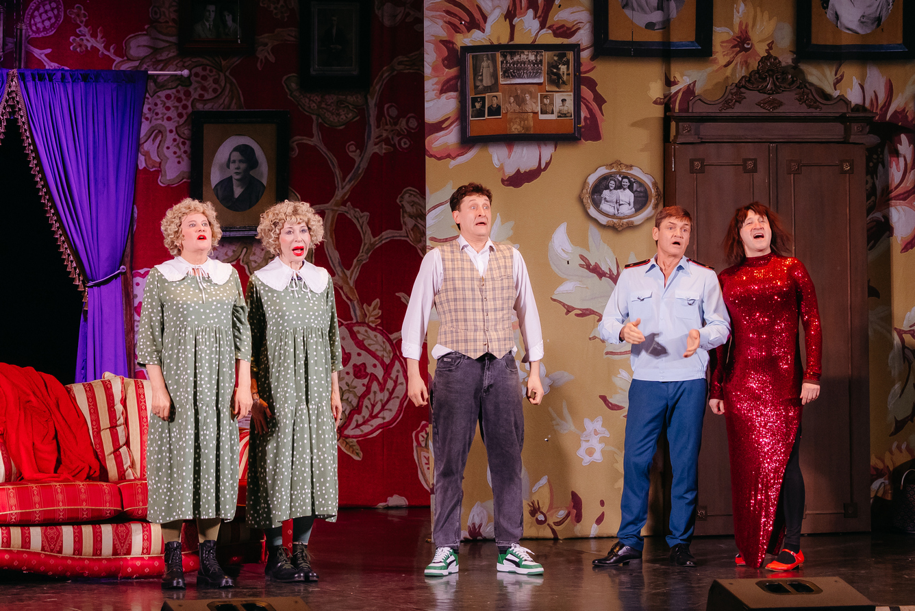 Семейный переполох – афиша