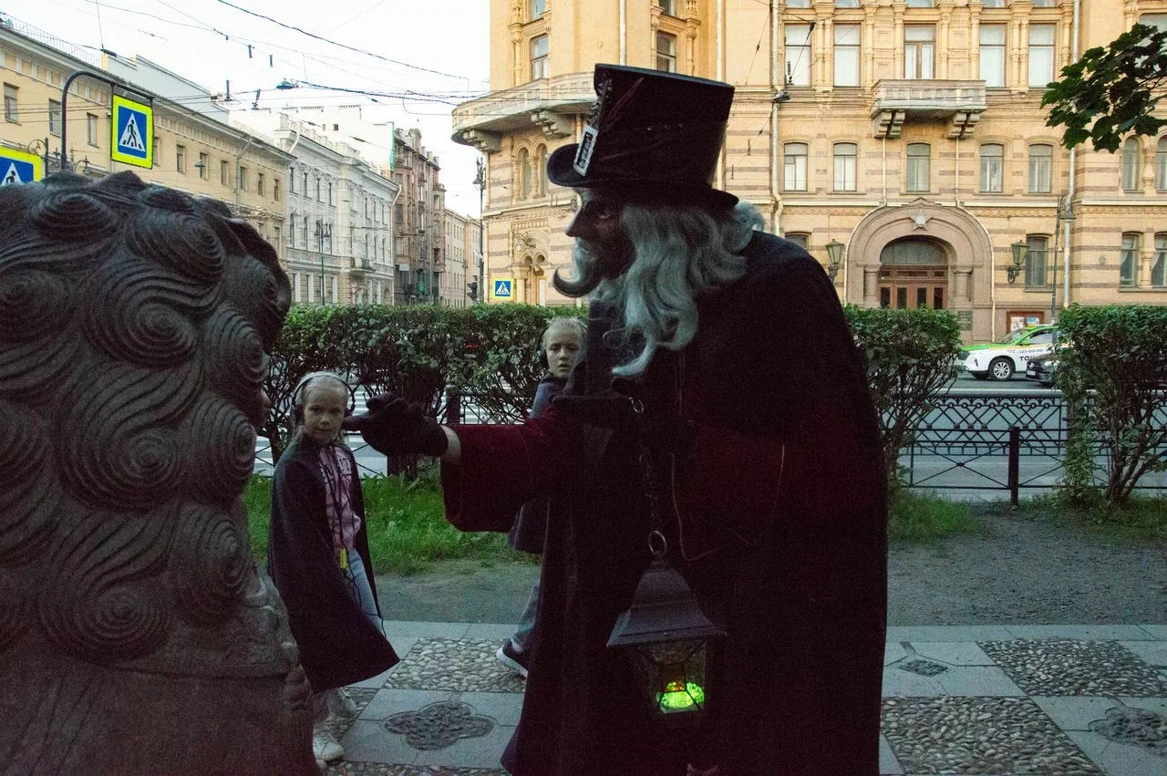 Спектакль-променад «Хранители города» с фонарщиком Фаролеро – афиша