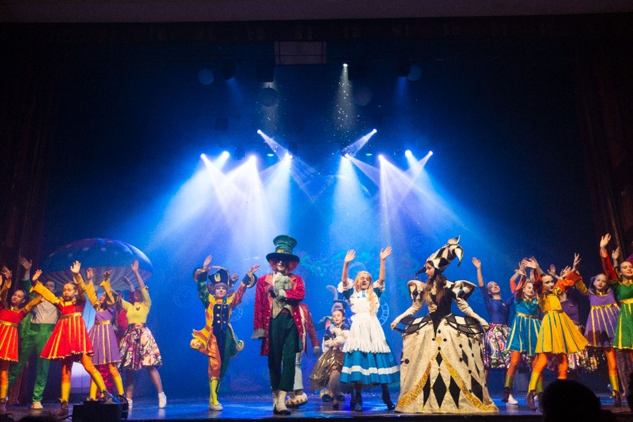 Алиса в Стране чудес – афиша