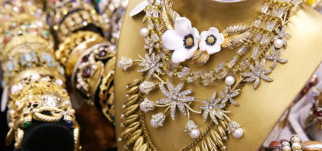 Бижутерия от винтажа до наших дней – афиша