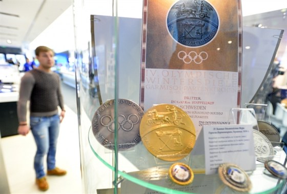 Зимние оли�мпийские игры в медалях и знаках – афиша